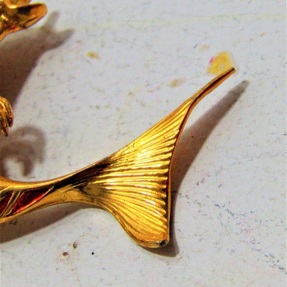 Golden Flopping Fish - Picture 6 of 8